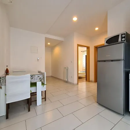 Apartment & 2116 *