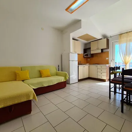 Apartment & 2116