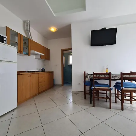 Apartment & 2116 *