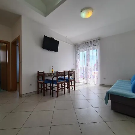 Apartment & 2116 *
