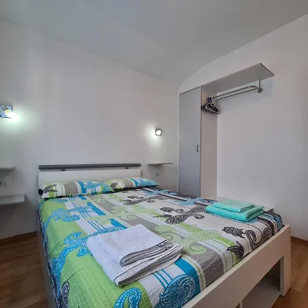 Apartment & 2116