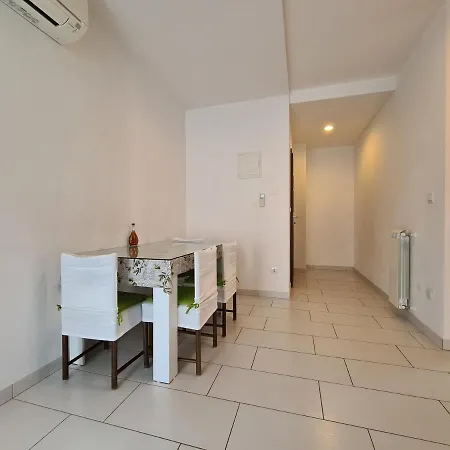 Apartment & 2116
